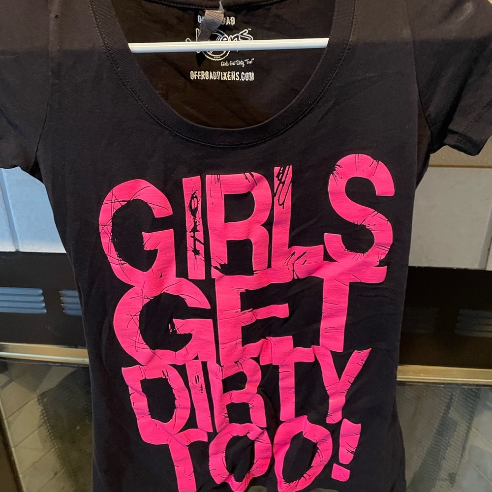 Scooped neck tee